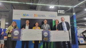 Zora Chung (third from left) posing with Stephen Chung (third from right) at the American-Made Solar Prize Round 6
